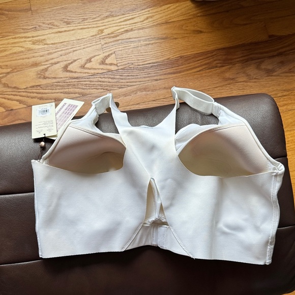 Elegant White Wireless Bra - Picture 3 of 3